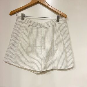 Madewell Pleated Trouser Shorts in
Pinstripe Linen Blend cream size 6